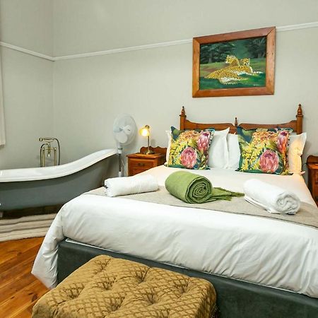 Villa Ravenscliff Self Catering à Oudtshoorn Extérieur photo