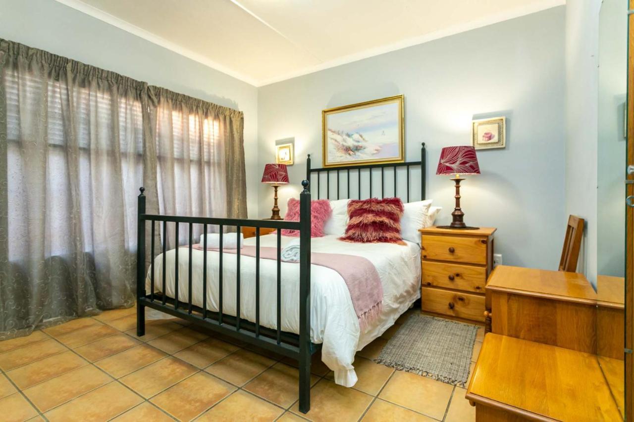 Villa Ravenscliff Self Catering à Oudtshoorn Extérieur photo
